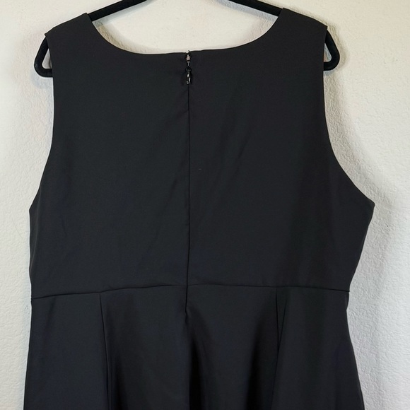 Torrid At The Knee Studio Refined Crepe Skater V Neck Black Dress Pockets Sze 22 - Picture 9 of 14